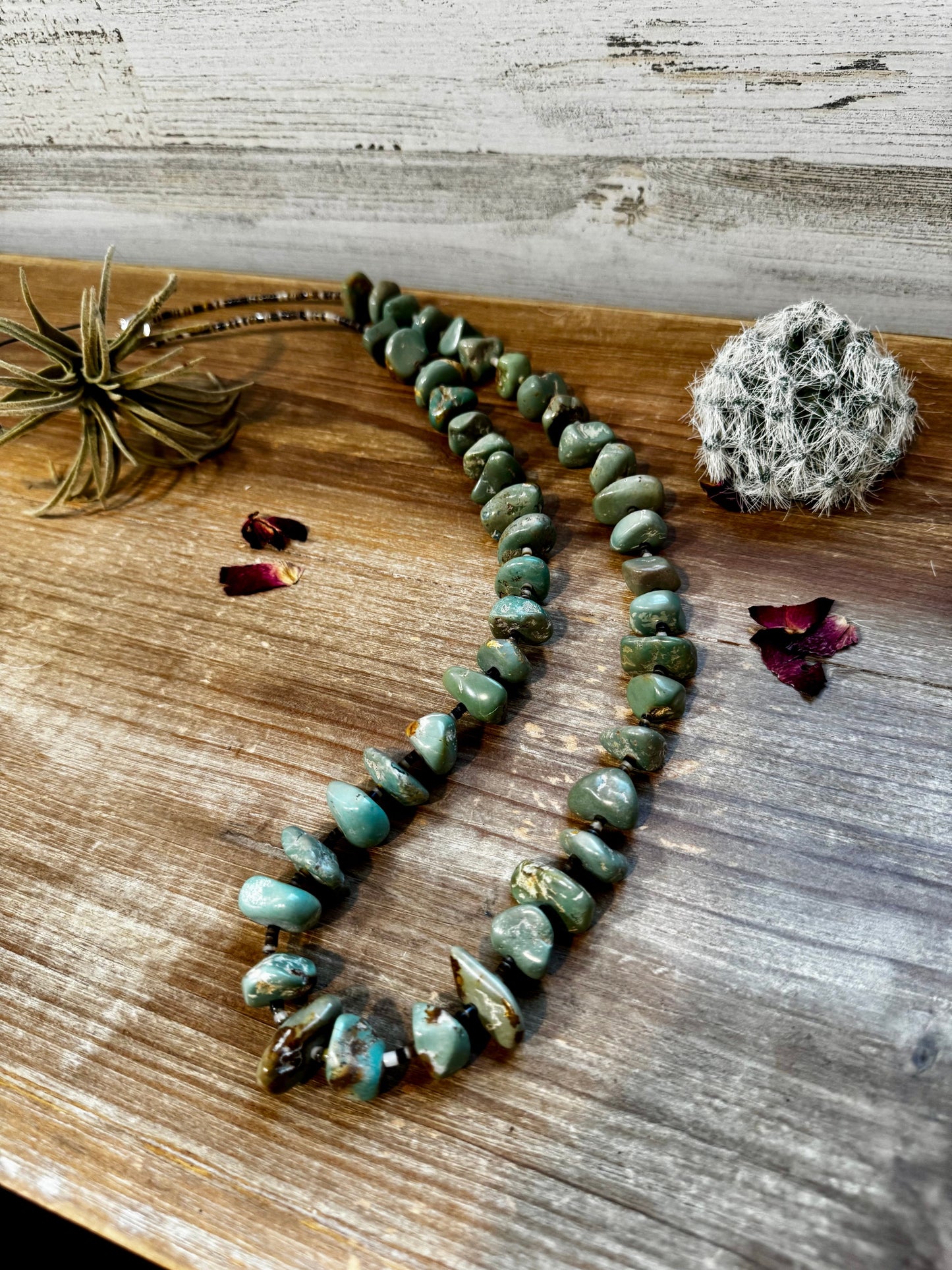 34 Iong turquoise nuggets necklace with shell